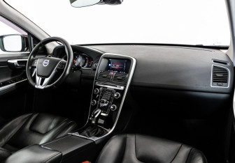 Подержанный автомобиль Volvo XC60 2016 года (9 фото)