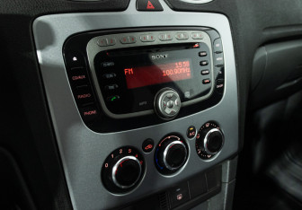 Подержанный автомобиль Ford Focus Hatchback 2007 года (15 фото)