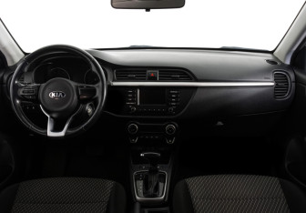 Подержанный автомобиль Kia Rio Hatchback 2019 года (10 фото)