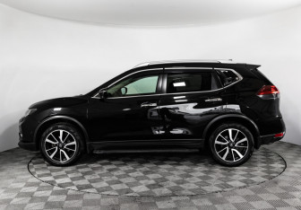Подержанный автомобиль Nissan X-Trail 2020 года (8 фото)