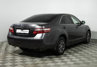 Подержанный автомобиль Toyota Camry Sedan 2006 года (5 фото)
