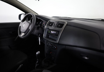 Подержанный автомобиль Renault Logan Sedan 2015 года (11 фото)