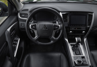 Подержанный автомобиль Mitsubishi Pajero Sport 2021 года (12 фото)