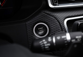 Подержанный автомобиль Land Rover Range Rover Velar 2018 года (17 фото)