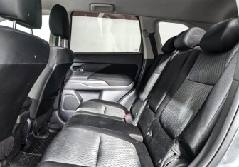Подержанный автомобиль Mitsubishi Outlander 2013 года (12 фото)