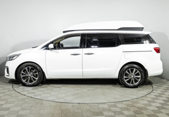 Подержанный автомобиль Kia Carnival 2019 года (8 фото)