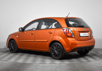 Подержанный автомобиль Kia Rio Hatchback 2011 года (7 фото)