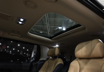 Подержанный автомобиль Kia Carnival 2023 года (27 фото)