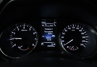 Подержанный автомобиль Nissan X-Trail 2017 года (12 фото)