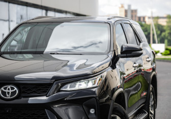 Подержанный автомобиль Toyota Fortuner 2021 года (2 фото)