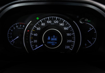 Подержанный автомобиль Honda CR-V 2012 года (16 фото)