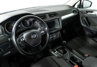Подержанный автомобиль Volkswagen Tiguan 2018 года (10 фото)