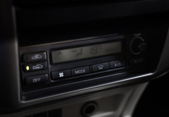 Подержанный автомобиль Nissan Patrol 2003 года (14 фото)