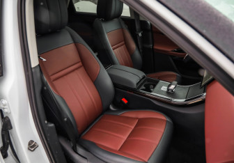 Подержанный автомобиль Land Rover Range Rover Evoque 2024 года (26 фото)