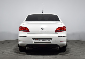 Подержанный автомобиль Peugeot 408 2013 года (6 фото)