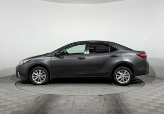 Подержанный автомобиль Toyota Corolla Sedan 2015 года (8 фото)