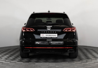 Подержанный автомобиль Volkswagen Touareg 2019 года (8 фото)