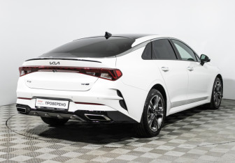 Подержанный автомобиль Kia K5 2022 года (5 фото)