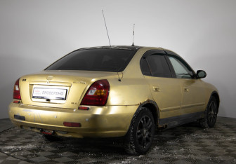 Подержанный автомобиль Hyundai Elantra Sedan 2000 года (5 фото)