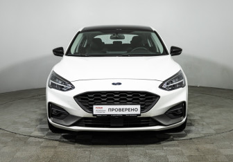 Подержанный автомобиль Ford Focus Hatchback 2021 года (2 фото)