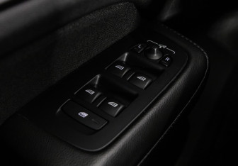 Подержанный автомобиль Volvo V60 Cross Country 2020 года (19 фото)