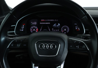 Подержанный автомобиль Audi Q7 2020 года (19 фото)