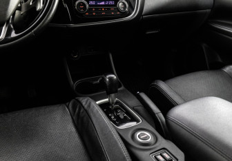Подержанный автомобиль Mitsubishi Outlander 2015 года (13 фото)