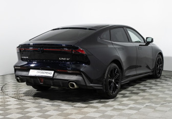 Подержанный автомобиль Changan UNI-V 2024 года (5 фото)