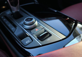 Подержанный автомобиль Maserati Levante 2018 года (32 фото)