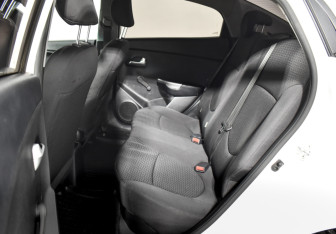 Подержанный автомобиль Kia Rio Sedan 2017 года (11 фото)