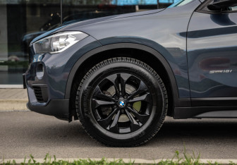Подержанный автомобиль BMW X1 2016 года (11 фото)