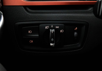 Подержанный автомобиль BMW X1 2017 года (20 фото)