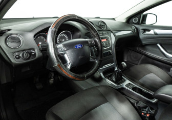 Подержанный автомобиль Ford Mondeo Sedan 2014 года (11 фото)