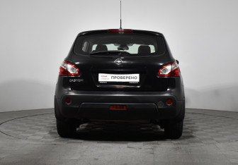 Подержанный автомобиль Nissan Qashqai 2012 года (6 фото)