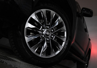 Подержанный автомобиль Toyota Land Cruiser Suv 2021 года (33 фото)