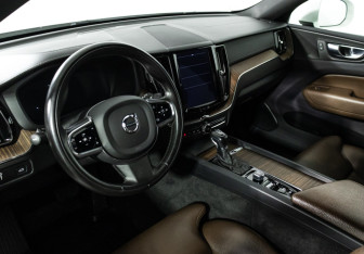 Подержанный автомобиль Volvo XC60 2020 года (11 фото)
