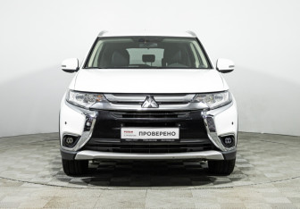 Подержанный автомобиль Mitsubishi Outlander 2015 года (2 фото)