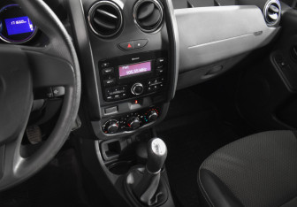 Подержанный автомобиль Renault Duster 2017 года (17 фото)