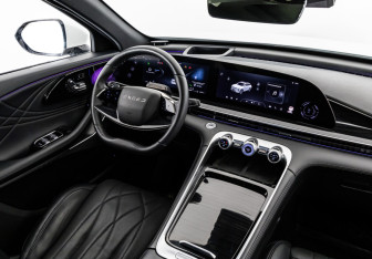 Подержанный автомобиль Exeed RX 2023 года (17 фото)
