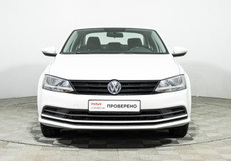 Подержанный автомобиль Volkswagen Jetta Sedan 2017 года (2 фото)