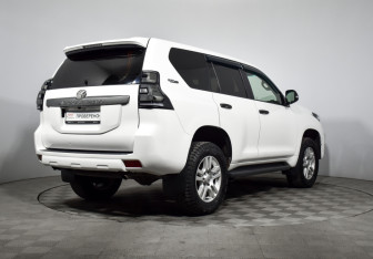 Подержанный автомобиль Toyota Land Cruiser Prado 2016 года (5 фото)
