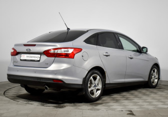 Подержанный автомобиль Ford Focus Sedan 2013 года (5 фото)