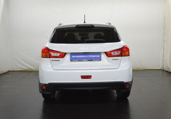 Подержанный автомобиль Mitsubishi ASX 2013 года (6 фото)