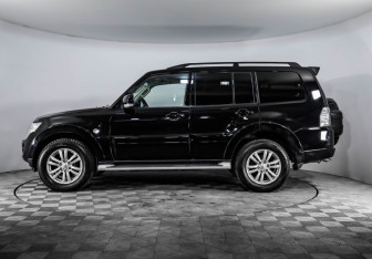 Подержанный автомобиль Mitsubishi Pajero 2014 года (8 фото)