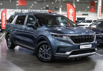 Подержанный автомобиль Kia Carnival 2021 года (5 фото)