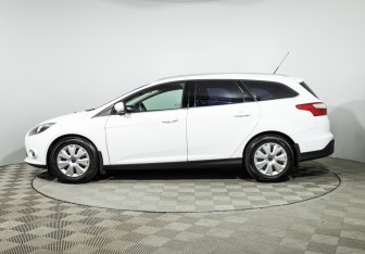 Подержанный автомобиль Ford Focus Wagon 2014 года (8 фото)