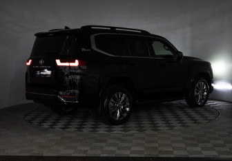 Подержанный автомобиль Toyota Land Cruiser Suv 2021 года (37 фото)
