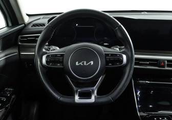 Подержанный автомобиль Kia K5 2022 года (24 фото)