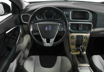 Подержанный автомобиль Volvo V40 Cross Country 2014 года (9 фото)