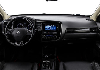 Подержанный автомобиль Mitsubishi Outlander 2016 года (10 фото)